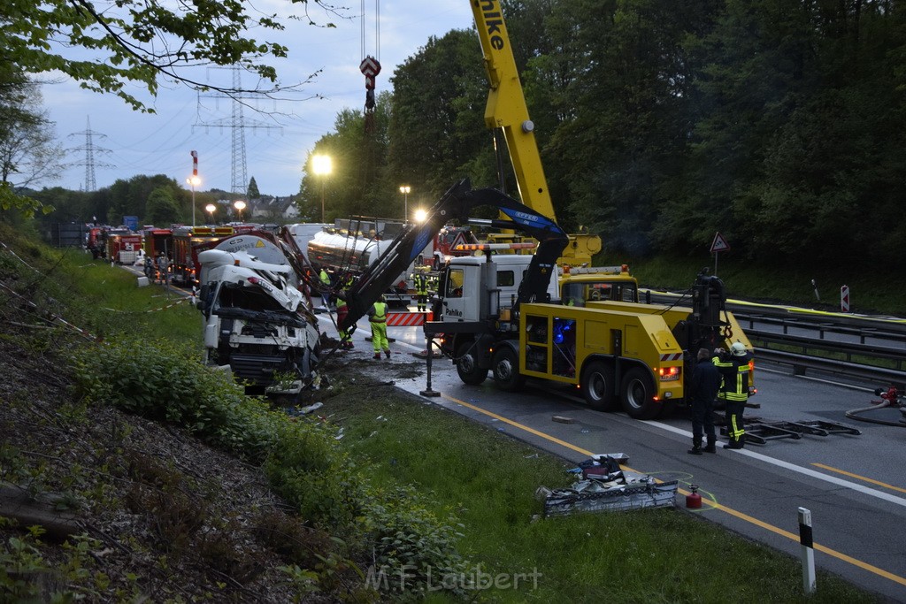 VU Gefahrgut LKW umgestuerzt A 4 Rich Koeln Hoehe AS Gummersbach P492.JPG - Miklos Laubert